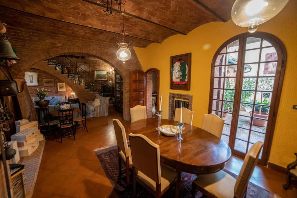 Вилла Casa Lazzaro Al Centro Di Сиена Экстерьер фото