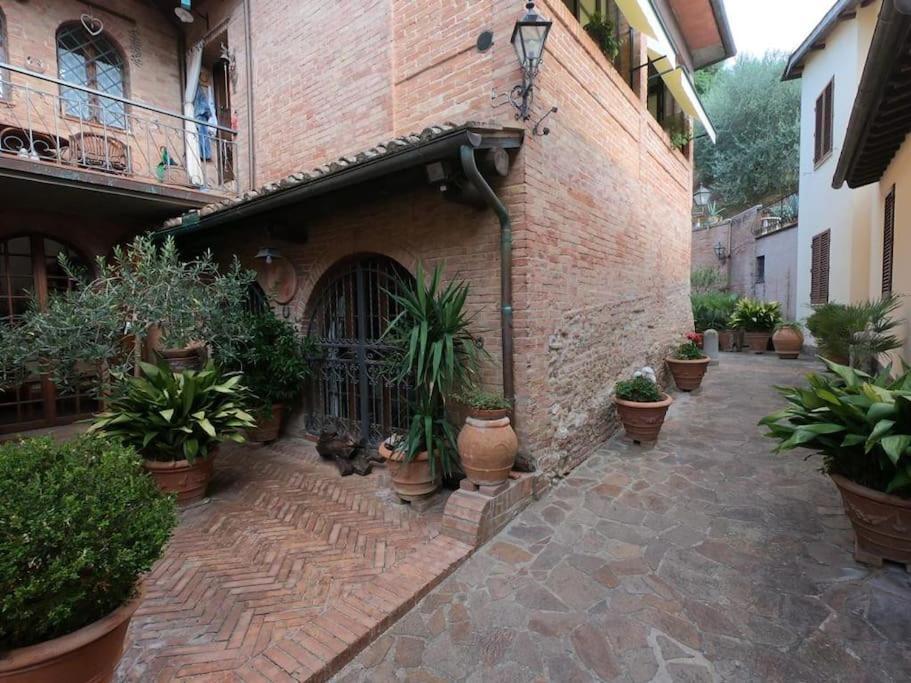 Вилла Casa Lazzaro Al Centro Di Сиена Экстерьер фото