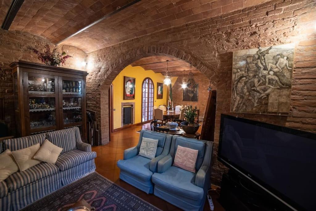 Вилла Casa Lazzaro Al Centro Di Сиена Экстерьер фото