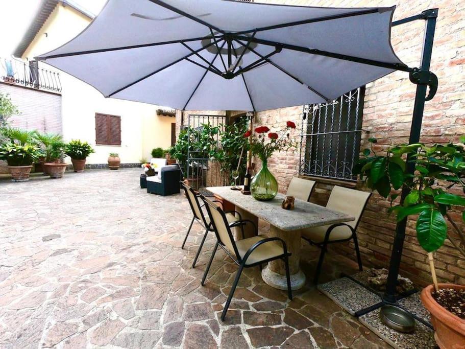 Вилла Casa Lazzaro Al Centro Di Сиена Экстерьер фото